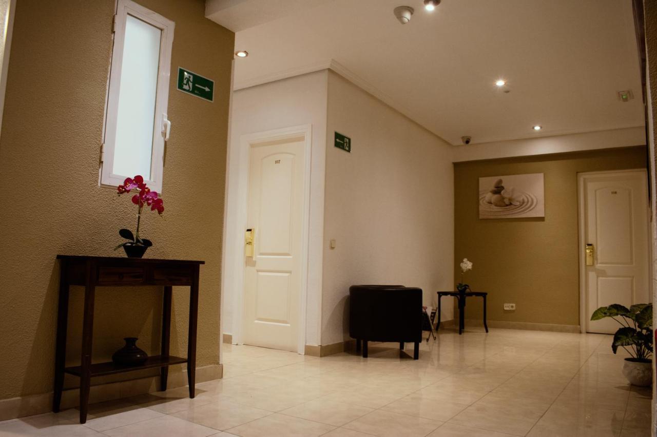 Hostal Artico Madrid Exterior photo