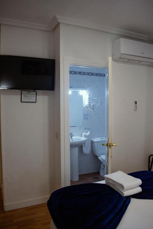 Hostal Artico Madrid Exterior photo