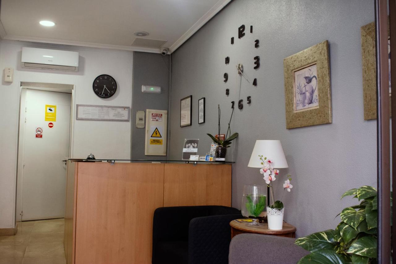 Hostal Artico Madrid Exterior photo